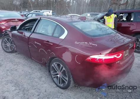 2017 Jaguar Xe 35T Premium из США, поврежденный, VIN SAJAJ4BV2HA968769